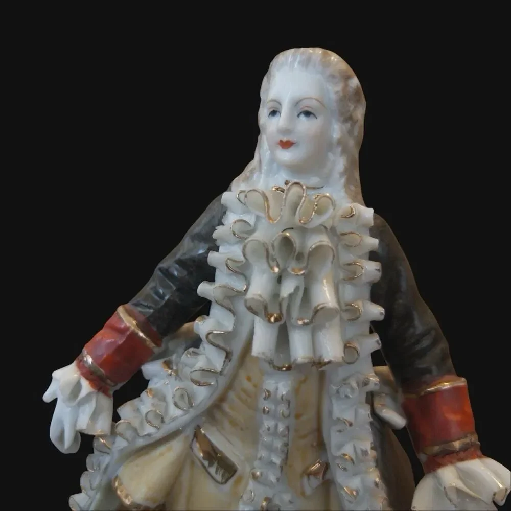 Antique Meissen Porcelain Figurine Of Court Gentleman In Rococo Attire 8